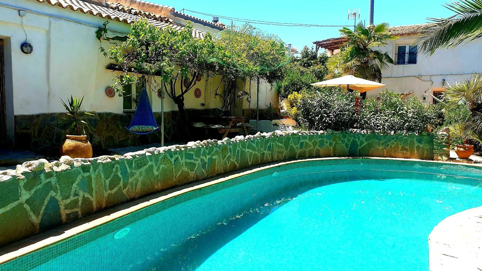 Cortijo Paraiso Charcon Higuera
